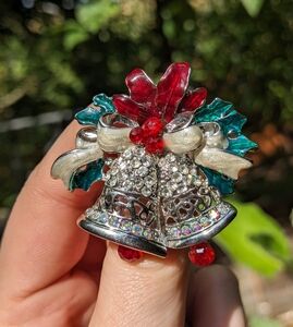 Silver Metal Nice Holiday Christmas 🎁 Brooch